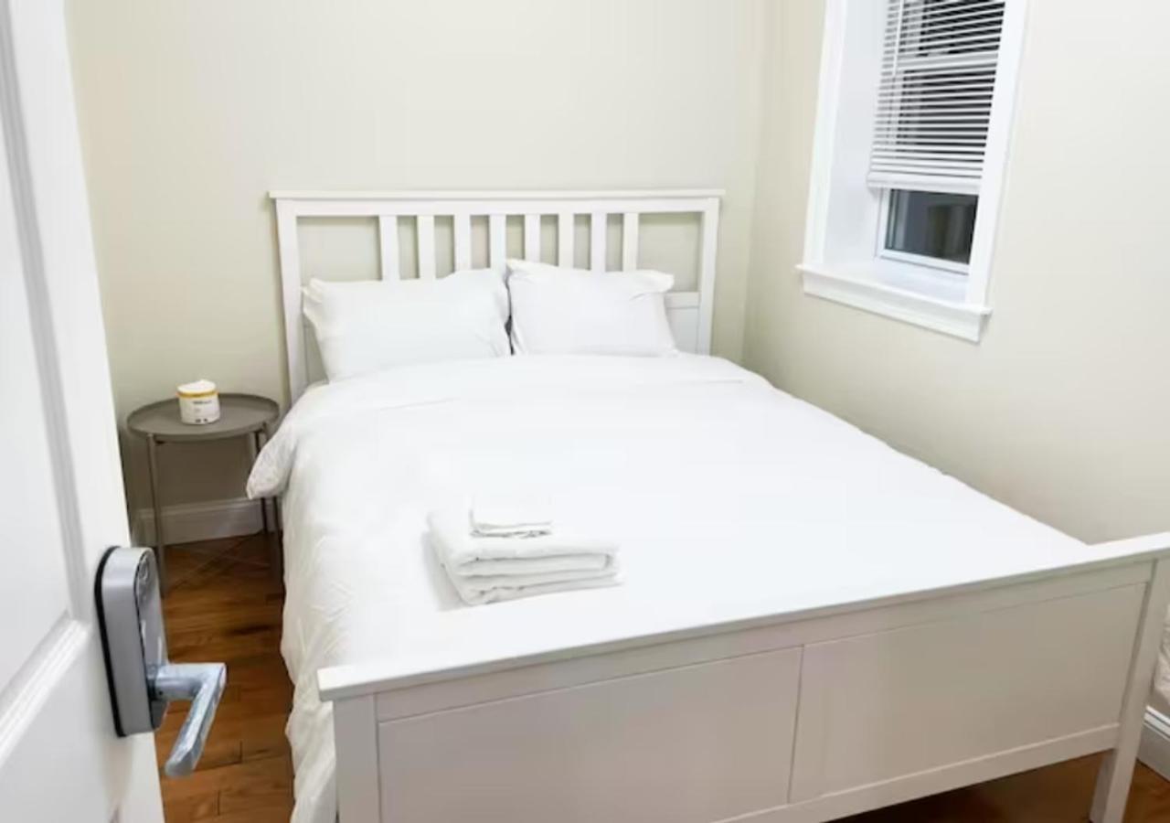 Newly Renovated Guest Near Transportation