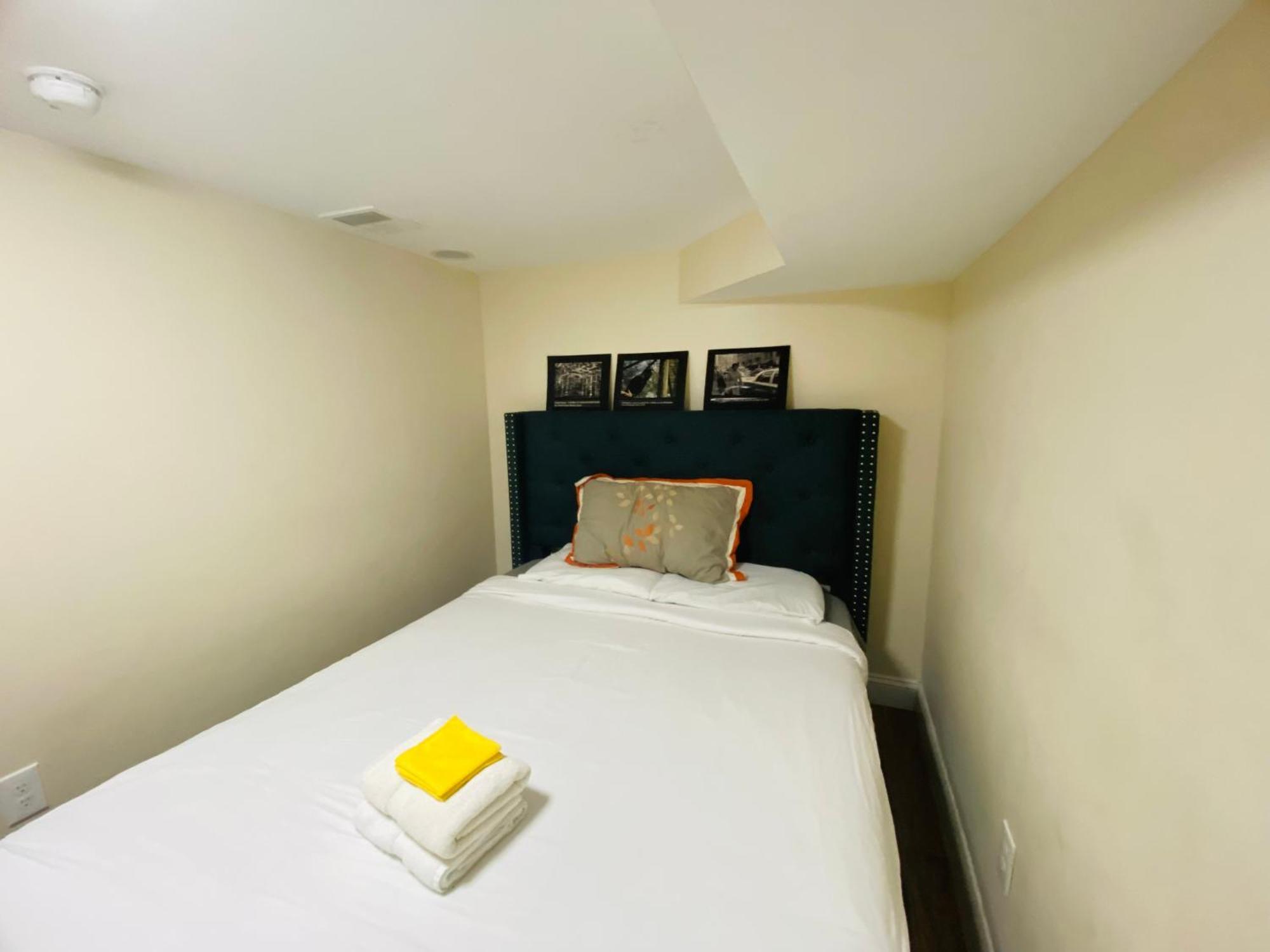 Newly Renovated Guest Near Transportation *